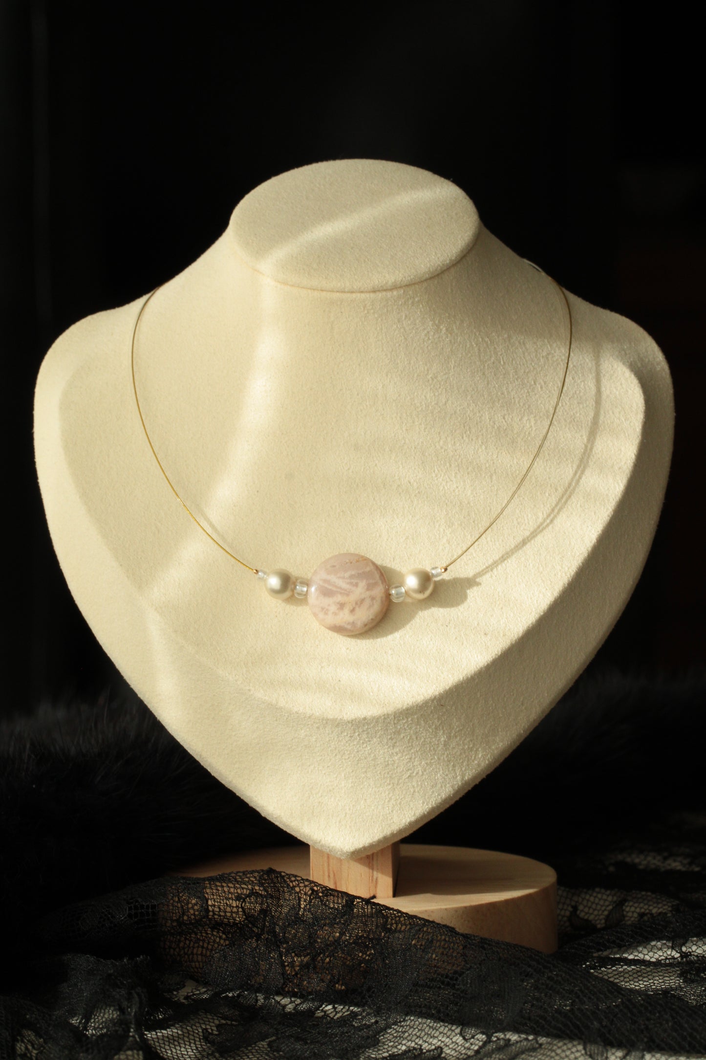 Collier ras de cou - Lumière